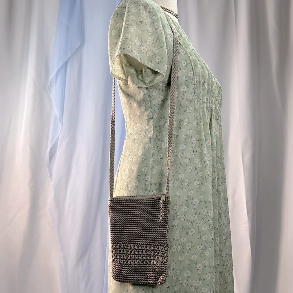 Chateau crochet crossbody purse taupe with green lining zip closure - Picture 2 of 8